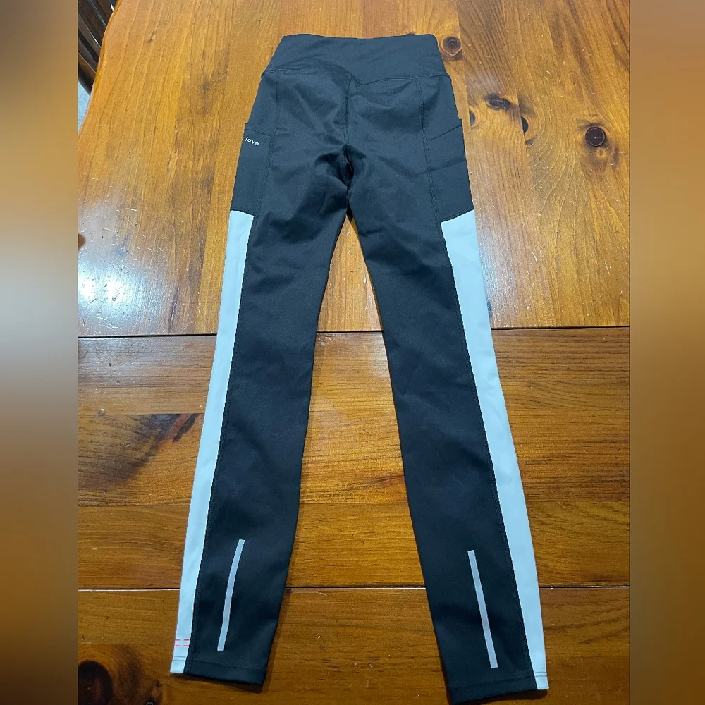 Mind Body Love Peace Love World Black‎ and White Athletic Pocket Leggings XXS